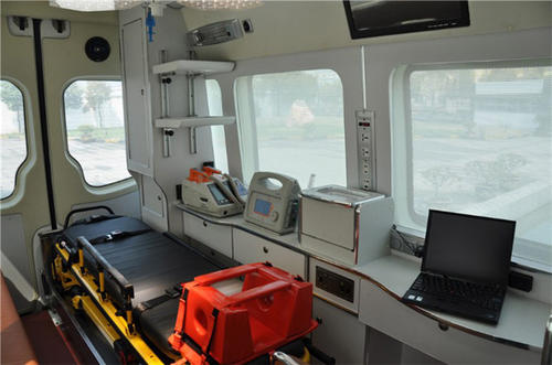 公安县救护车内部